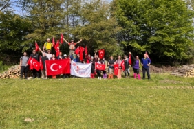 11haber-10671079-bayrami-doga-da-kutladilar-0.jpg