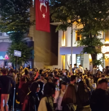 11haber-519477-bilecik-teki-fb-taraftarlari-galibiyeti-doyasiya-kutladi-0.jpg