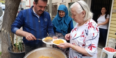 11haber-688742-mahalle-nin-sevgi-ablasindan-pilav-ikrami-0.jpg
