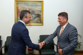 11haber-884357-samimi-diyaloglari-dikkatlerden-kacmadi-1.jpg