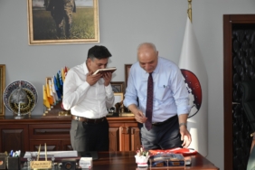 11haber-5962810-yoruklerden-baskan-durgut-a-anlamli-hediyeler-4.jpg