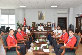 11haber-755825-sampiyonlardan-baskan-durgut-a-ziyaret-1.jpg