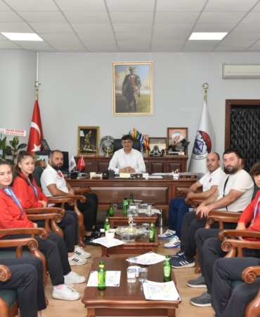 11haber-755825-sampiyonlardan-baskan-durgut-a-ziyaret-1.jpg