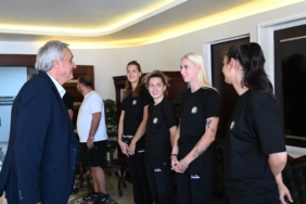 11haber-5814106-bizim-kizlar-baskani-ziyaret-etti-4.jpg