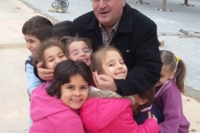 11haber-899958-niyazi-muhtar-sevenlerini-yasa-bogdu-0.jpg