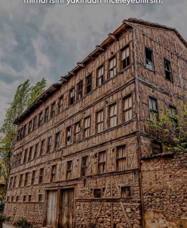 11haber-2107357-seloz-koyundeki-1-5-asirlik-bina-dimdik-ayakta-0.jpg