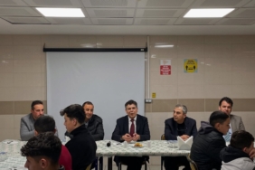 11haber-7321087-baskan-durgut-ve-esi-ogrencilerle-iftarda-bulustu-0.jpg