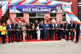 11haber-5210113-tuzun-kitap-fuarina-katildi-4.jpg