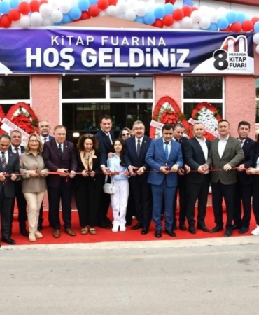 11haber-5210113-tuzun-kitap-fuarina-katildi-4.jpg