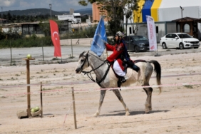 11haber-797532-81-ilden-gelen-ogrenciler-tarih-ve-kulturle-bulustu-0.jpg