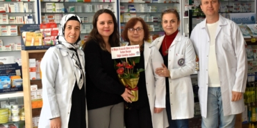 11haber-962468-baskan-durgut-tan-eczacilar-gunu-kutlamasi-1.jpg