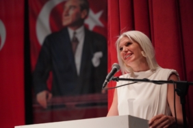 11haber-3753910-hepinizi-cok-seviyor-iyi-tatiller-diliyorum-1.jpg