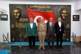 11haber-646248-baskanlardan-aslan-komutana-ziyaret-0.jpg