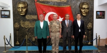 11haber-646248-baskanlardan-aslan-komutana-ziyaret-0.jpg