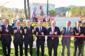 11haber-953276-alparslan-turkes-yasam-alani-dualarla-acildi-0.jpg