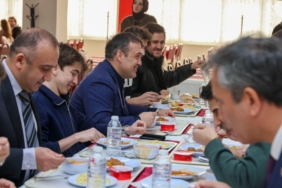 11haber-125896-vali-sozer-universitelilerle-bulustu-2.jpg