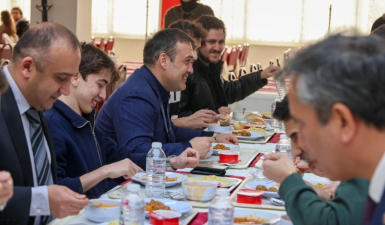 Vali Sözer Üniversitelilerle  Buluştu