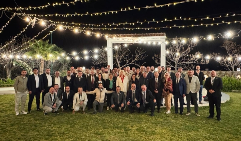 CMP’LİLER İZMİR’DE GÖVDE GÖSTERİNDE BULUNDU