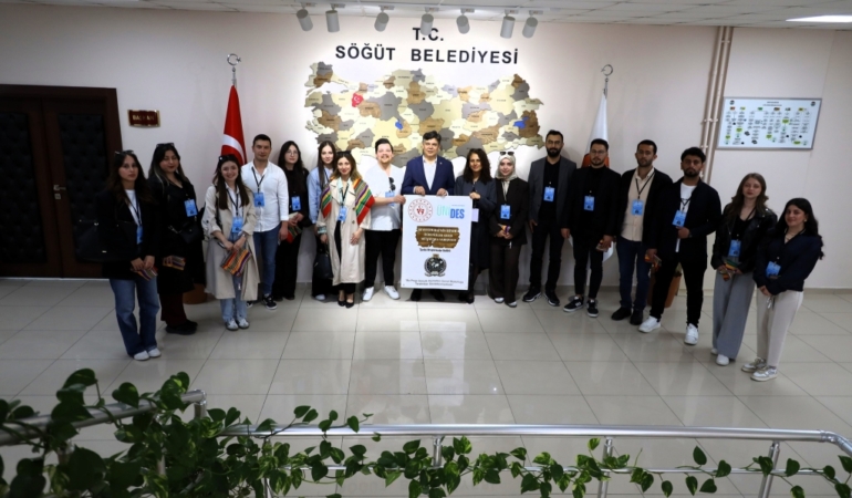 ÜNİVERSİTELİ ÖĞRENCİLERDEN FERHAT BAŞKANA ZİYARET