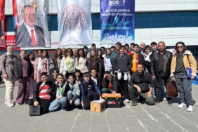 11haber-79102610-bilecik-64-robot-ile-yarismada-yer-aldi-0.jpg