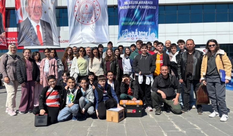 11haber-79102610-bilecik-64-robot-ile-yarismada-yer-aldi-0.jpg