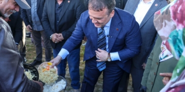 11haber-958885-vali-sozer-hidirellez-senligine-katildi-0.jpg