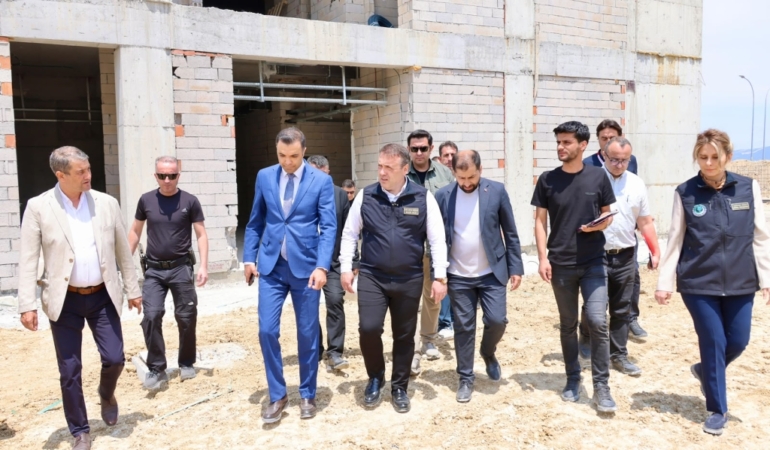 VALİ SÖZER HASTANE İNŞAATINI İNCELEDİ