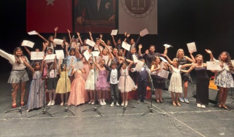 AFRA SANAT AKADEMİSİ BÜYÜLEDİ