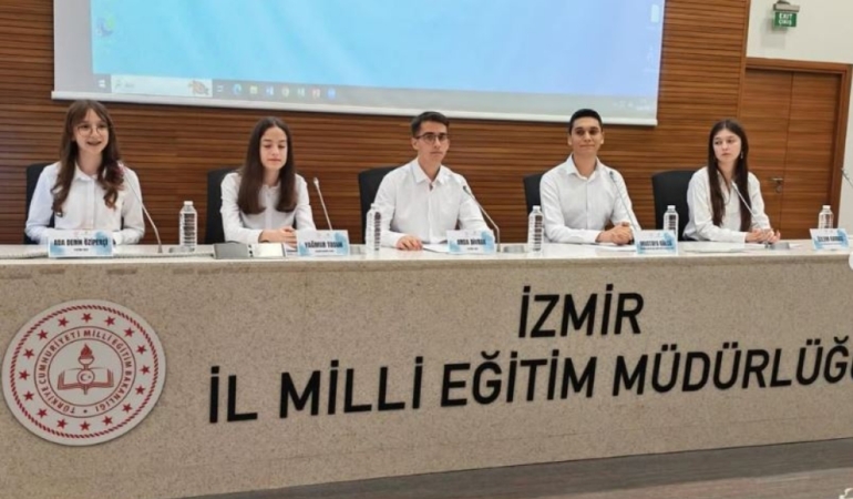 ATATÜRK LİSESİ PANELDE GÖZ DOLDURDU
