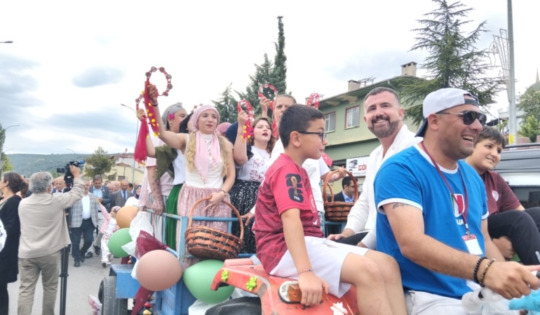 FESİVALDE COŞU TAVAN YAPTI