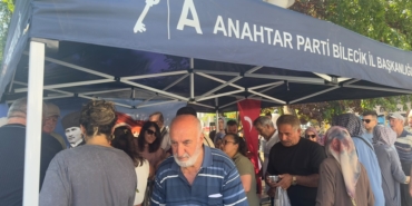 11haber-4210457-anahtar-parti-bilecik-te-asure-ikraminda-bulundu-1.jpg