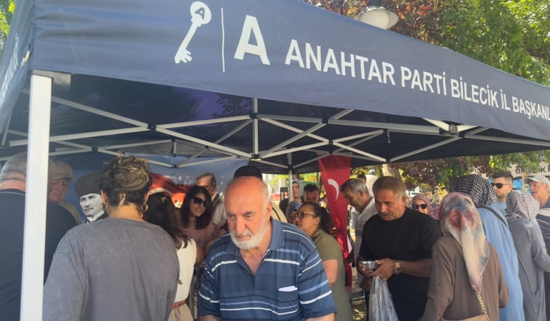 ANAHTAR PARTİ BİLECİK’TE AŞURE İKRAMINDA BULUNDU