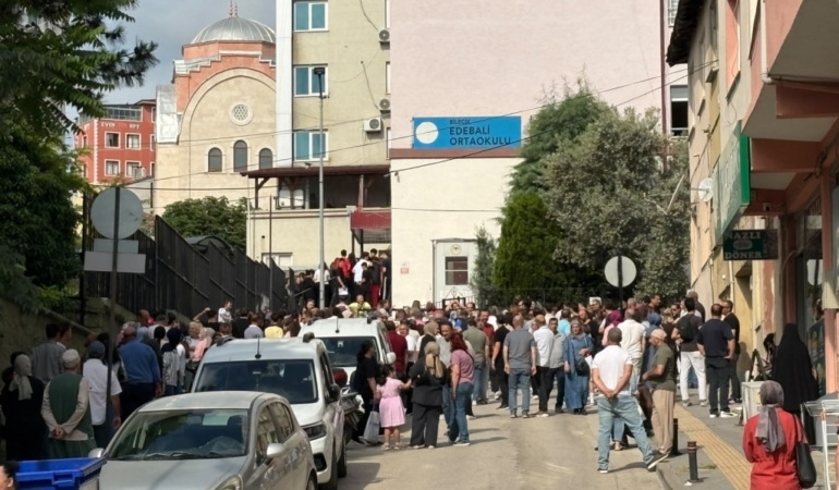 BİLECİK’TE ÖĞRENCİLER SINAVDA, VELİLER BAHÇEDE TER DÖKTÜ