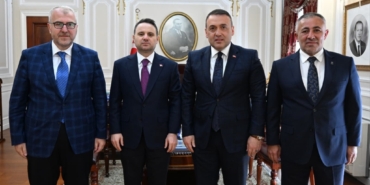 11haber-339682-bilecik-heyetinden-adalet-bakani-gurlek-e-ziyaret-0.jpg
