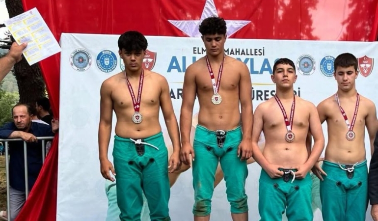 GÜREŞÇİLERİMİZDEN ÇİFTE MADALYA