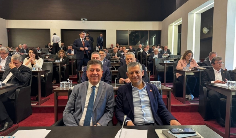 ÖZGÜR ÖZEL KOMŞUYA GELİYOR