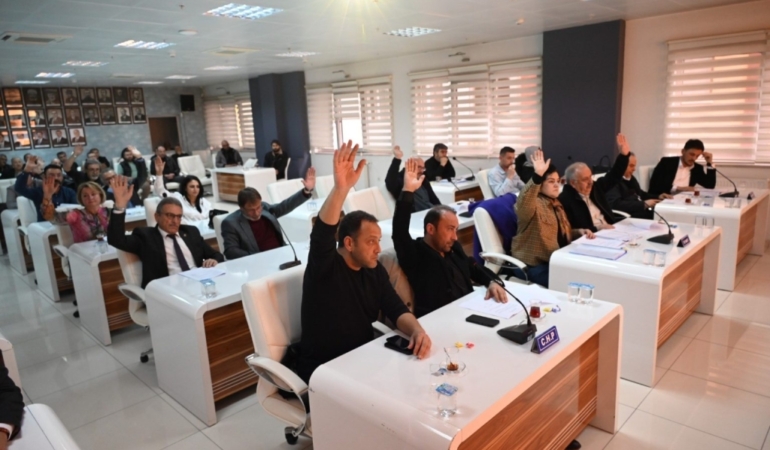 BELEDİYE BAŞKANI VE MECLİS ÜYELERİ İSTİFA ETTİ