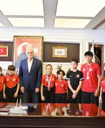 11haber-1018581-gurumumuz-oldular-0.jpg