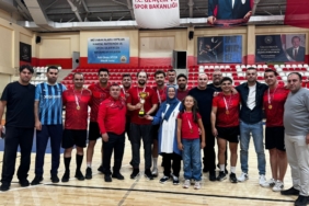 11haber-1093262-30-agustos-zafer-bayrami-voleybol-turnuvasi-sona-erdi-0.jpg