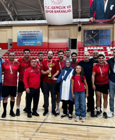 11haber-1093262-30-agustos-zafer-bayrami-voleybol-turnuvasi-sona-erdi-0.jpg