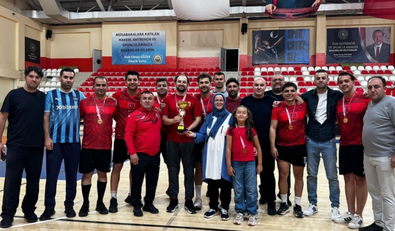 VOLEYBOL TURNUVASI SONA ERDİ