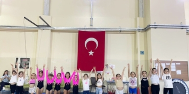 11haber-896273-bilecikli-minik-jimnastikciler-goz-doldurdu-0.jpg