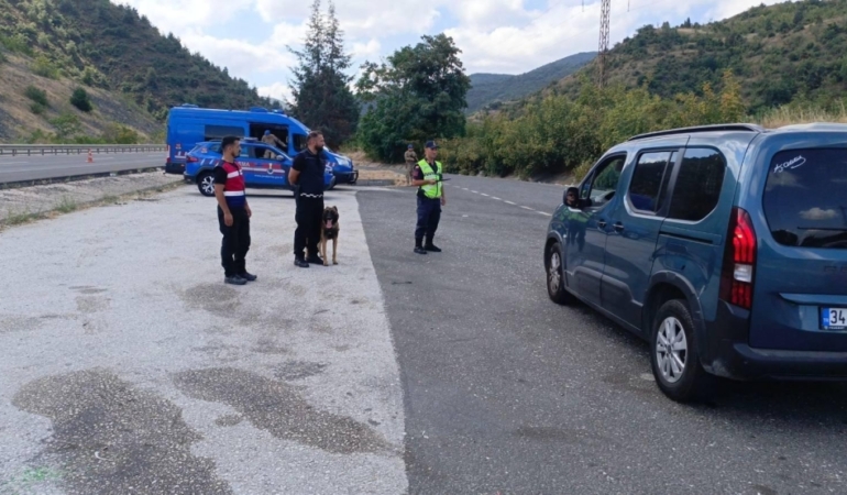 BİLECİK’TE JANDARMA KUŞ UÇURTMADI