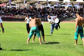 11haber-10610691-iki-yigit-cikti-meydane-ikisi-de-birbirinden-merdane-0.jpg