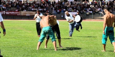 11haber-10610691-iki-yigit-cikti-meydane-ikisi-de-birbirinden-merdane-0.jpg