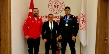 11haber-161223-sampiyon-sporcu-zaloglu-ndan-il-muduru-demir-e-ziyaret-0.jpg