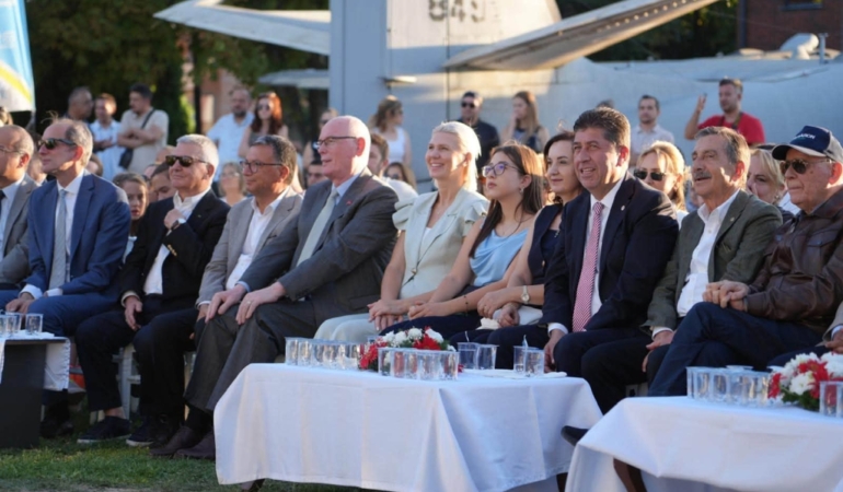 11haber-173766-bu-yilin-temasi-ataturk-ve-cocuk-0.jpg
