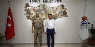 11haber-21071099-albay-ovet-ten-baskan-durgut-a-ziyaret-0.jpg