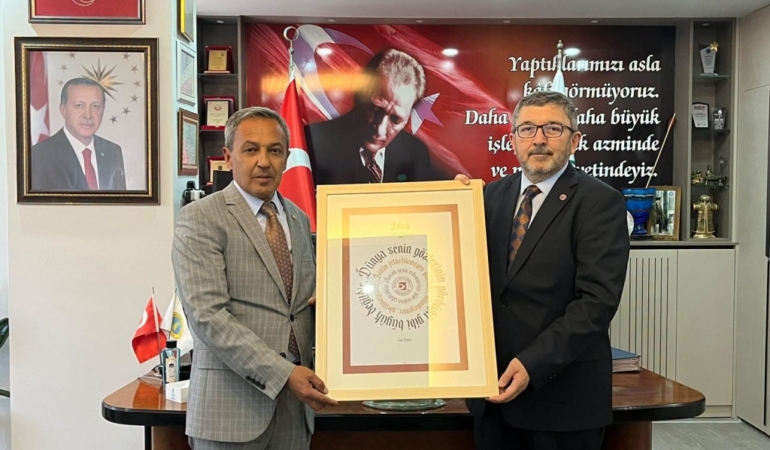 11haber-241836-rektor-hoca-dan-baskan-ozden-e-ziyaret-0.jpg