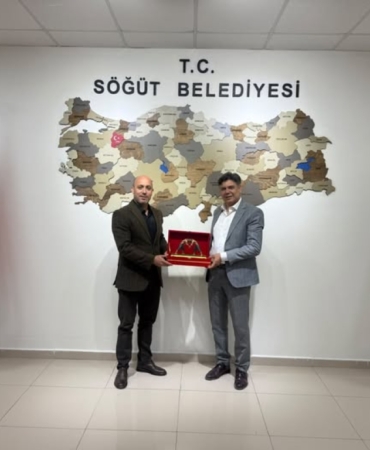 11haber-32210910-baskan-durgut-a-anlamli-hediye-0.jpg